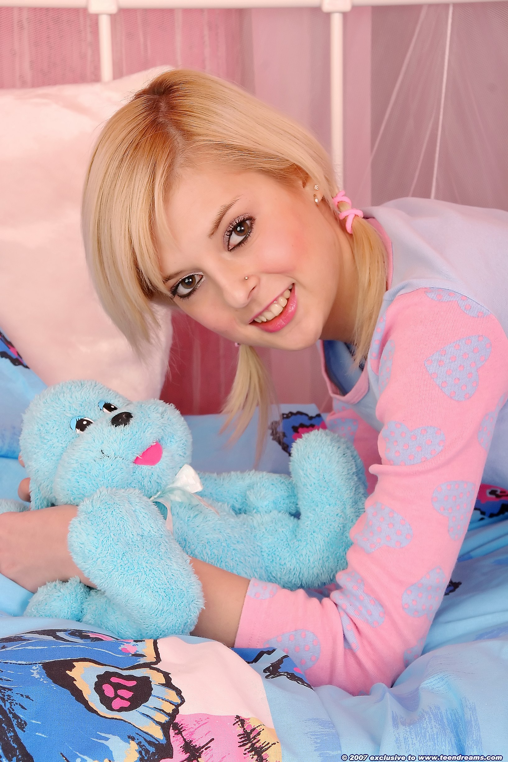check-out-this-teens-cute-ass-17
