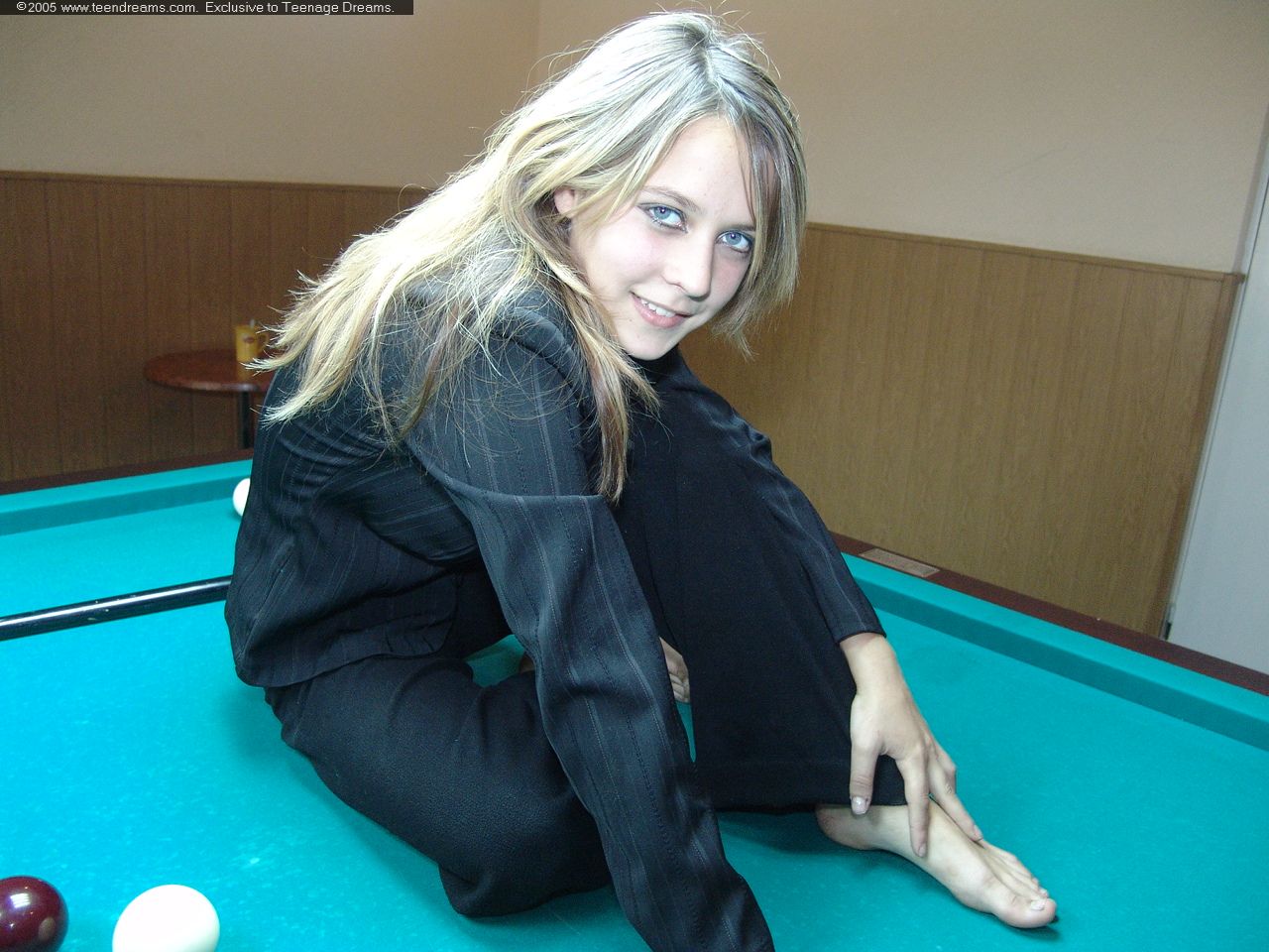 russian-babe-gets-naked-on-a-snooker-table-1