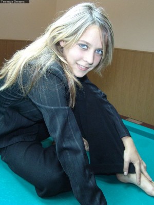 Russian babe receives bare on a snooker table