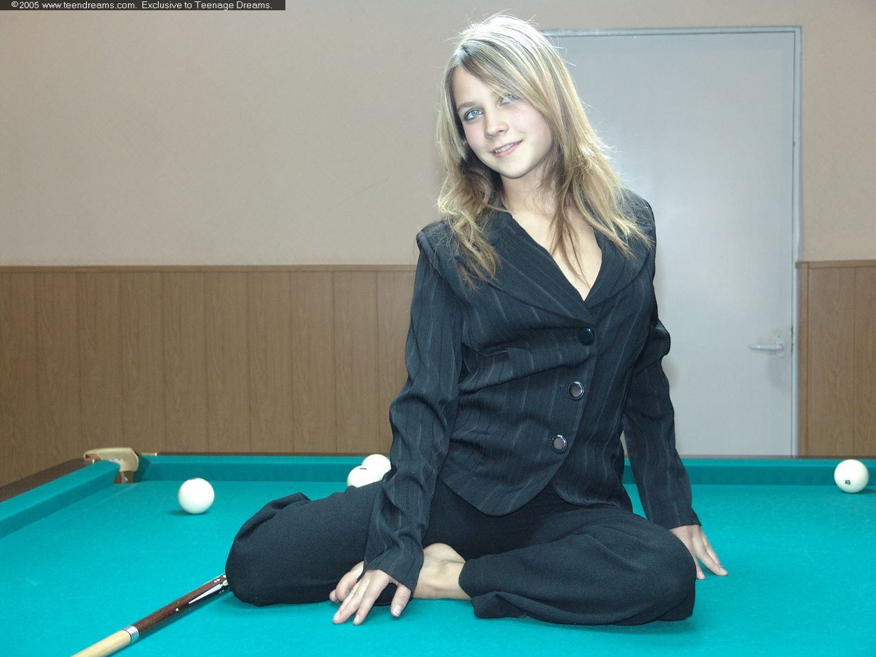 russian-babe-gets-naked-on-a-snooker-table-2