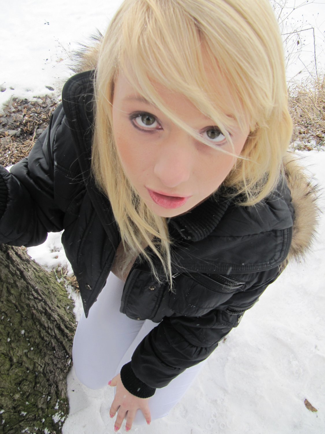 sweet-blonde-teen-shows-her-lovely-tits-and-pussy-in-the-snow-10