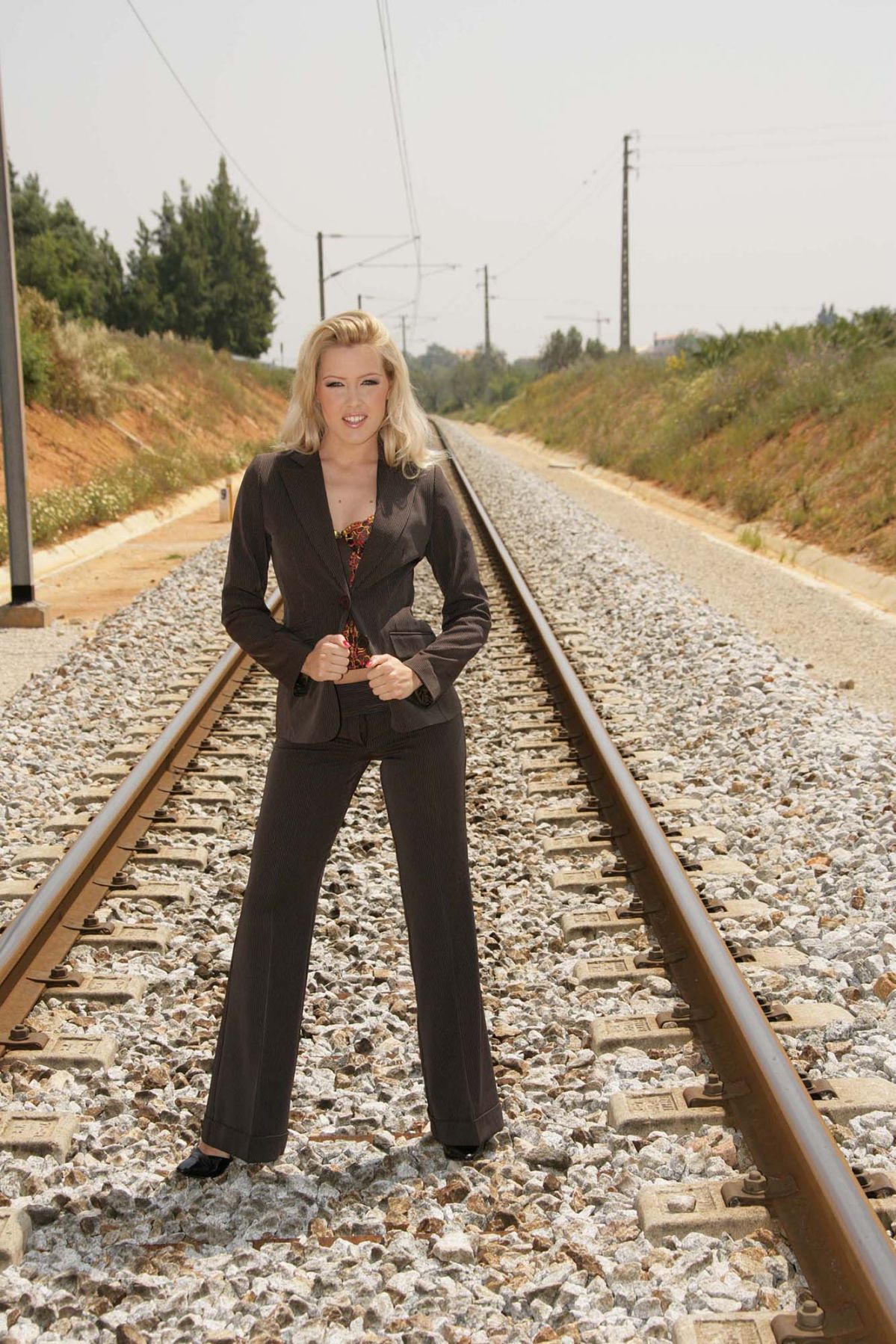 web-favourite-sophie-gets-naked-on-the-train-lines-17
